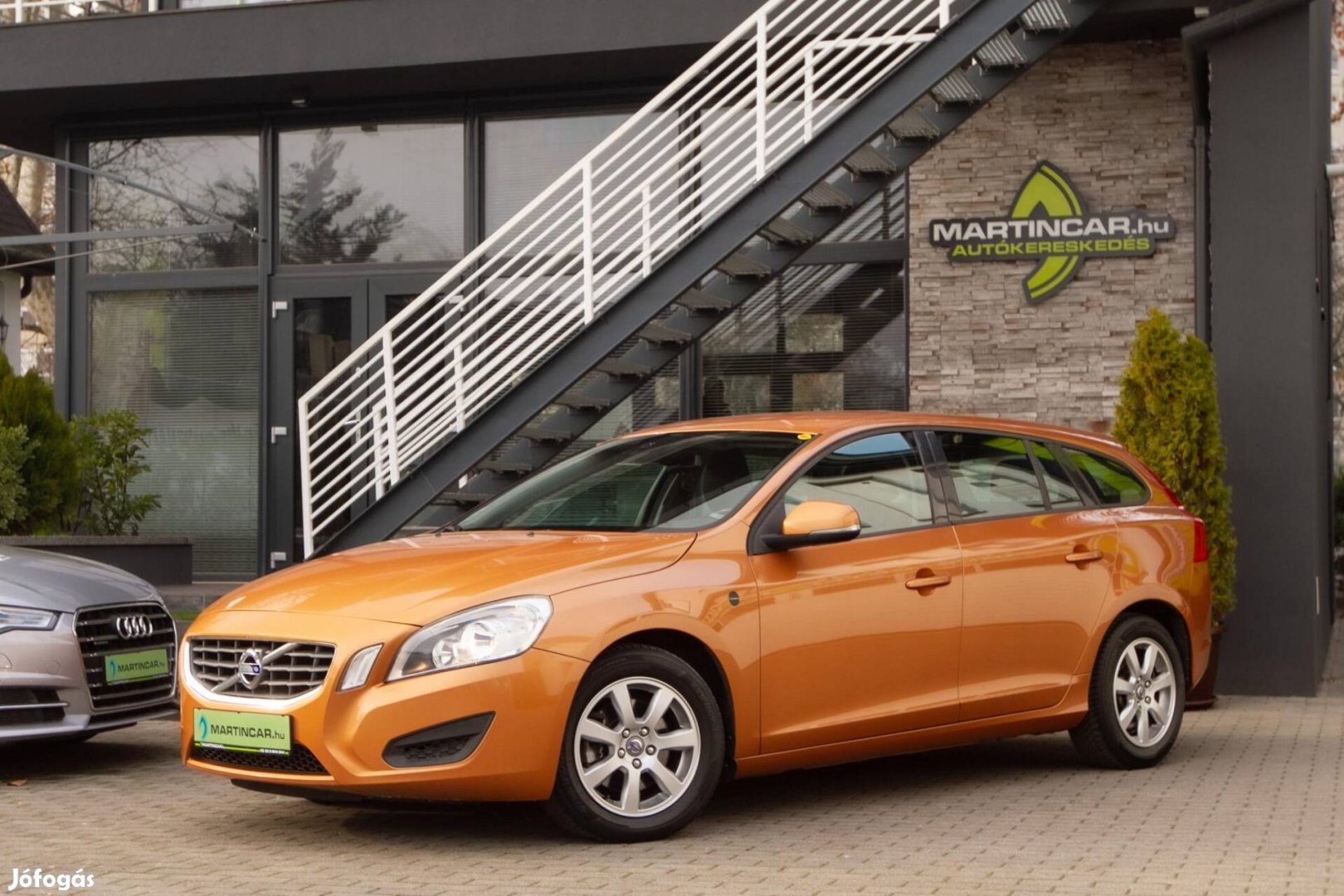 Volvo V60 1.6 [T3] Kinetic Vibrant Copper Metal...